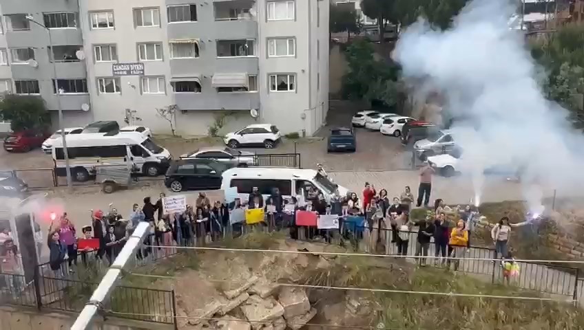 Öğrencilerden hasta öğretmenlerine duygu dolu ziyaret
