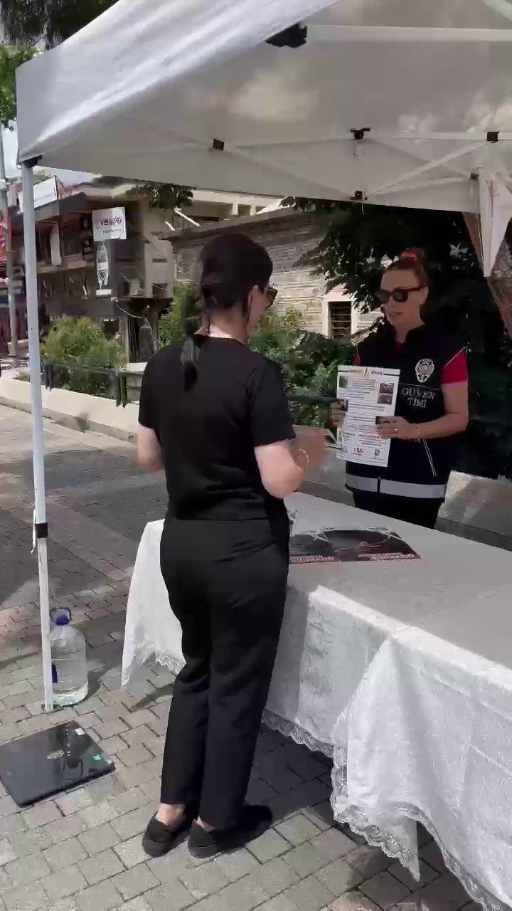 Bursa polisi vatandaşları dolandırıcılık olaylarına karşı bilgilendirdi
