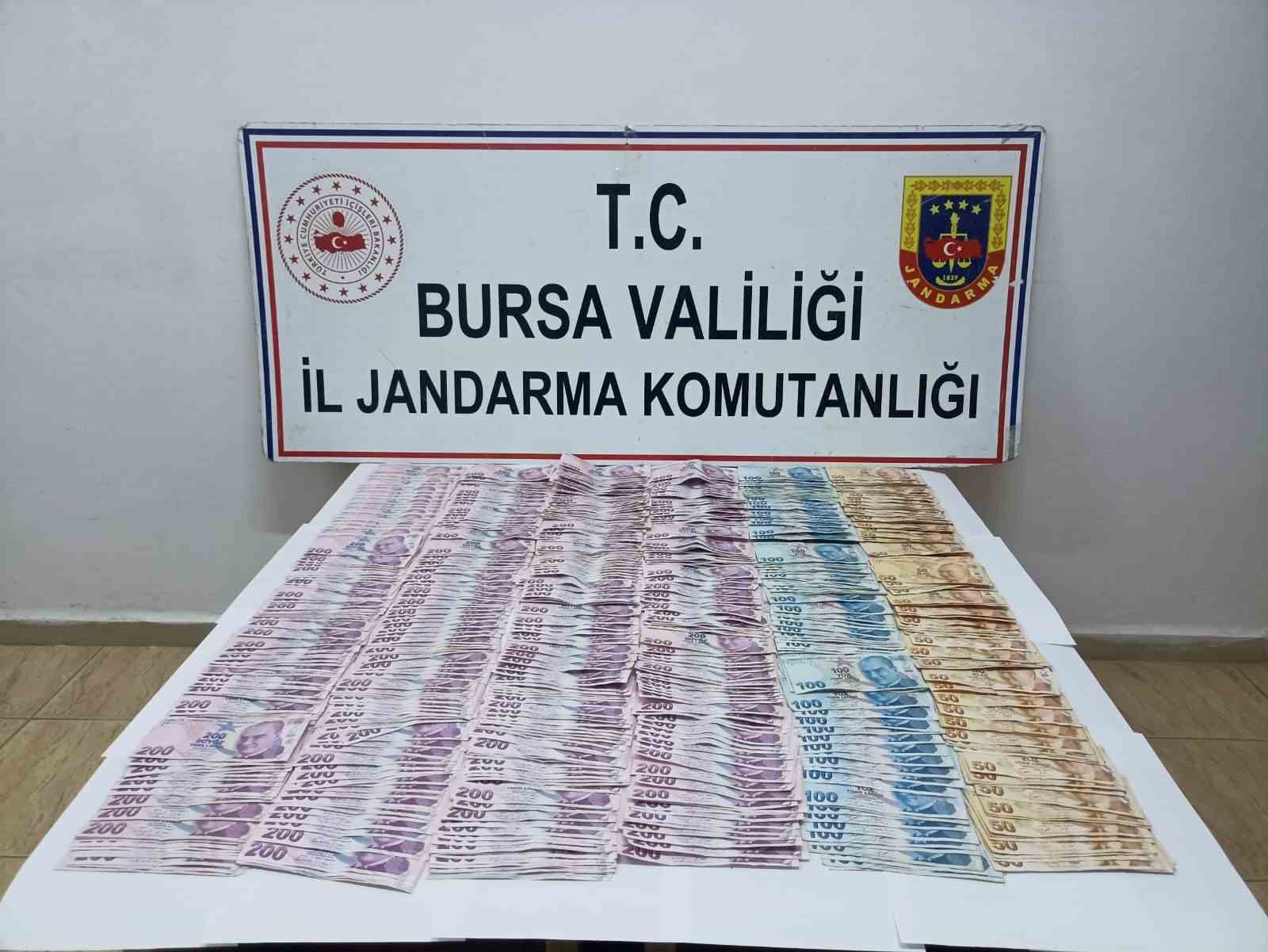 Sahte jandarmayı gerçek jandarma yakaladı

