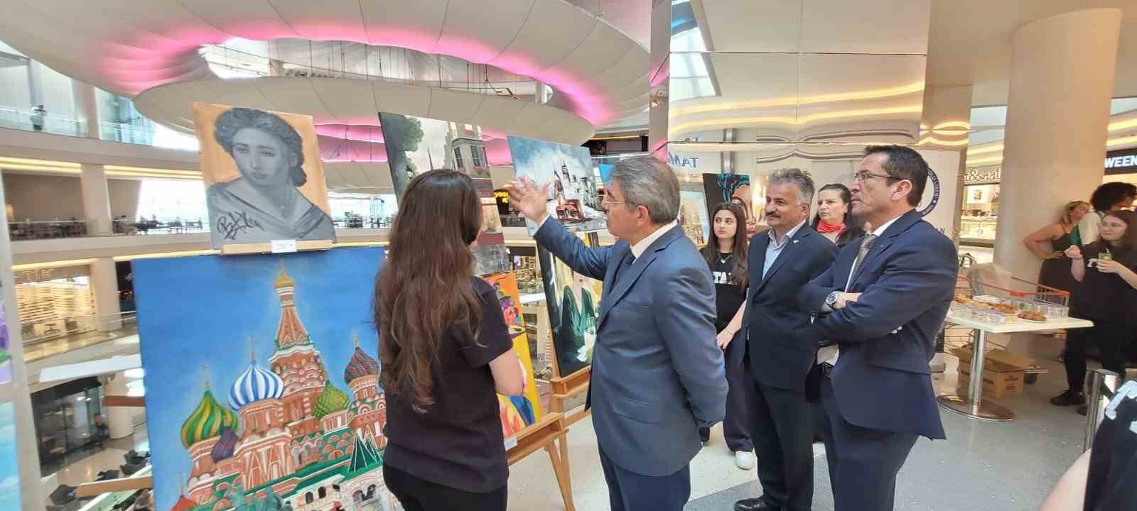"Renkler, Şehirler, Yüzler" sergisi açıldı

