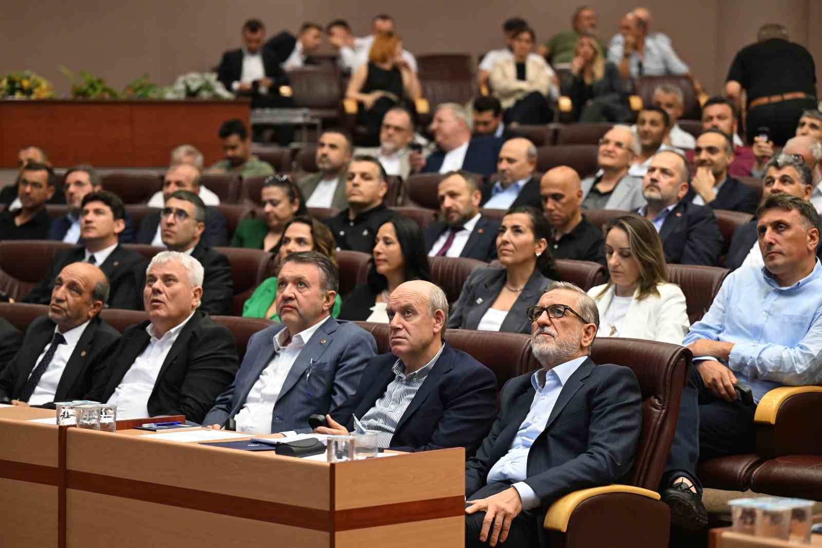 Başkan Burkay: "İş dünyasının önünü açacak projeleri üretmek zorundayız"
