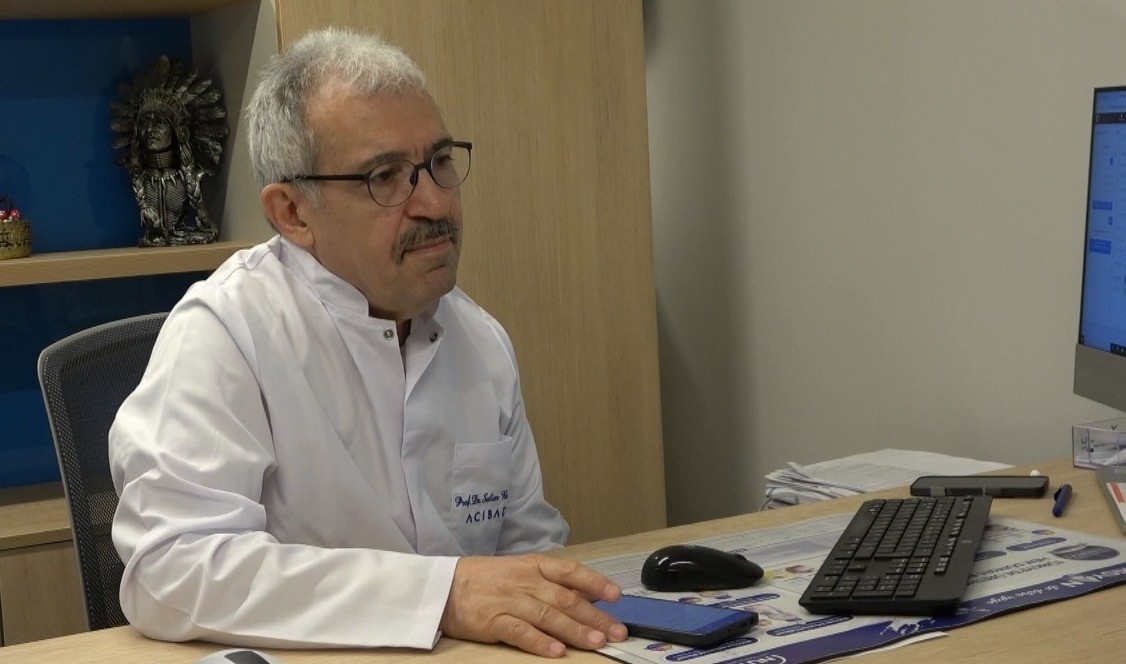Prof. Dr. Tekin: "Geçmeyen morarma ve kanamalarda hematoloji uzmanına başvurun"
