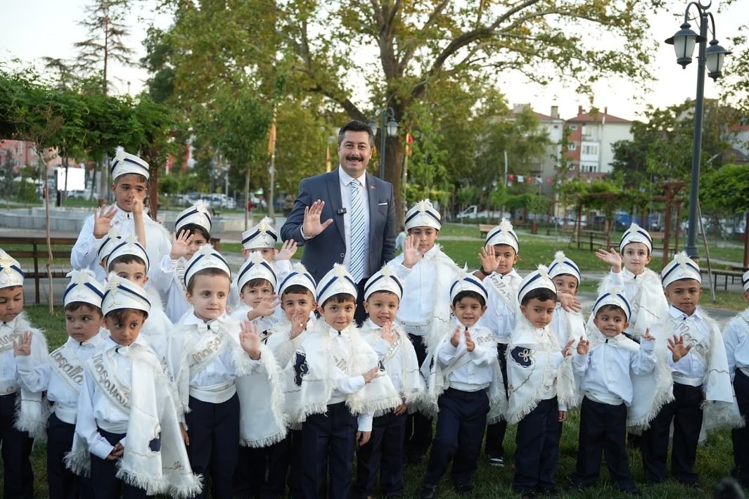 Yenişehir Belediye Başkanı Ercan Özel: "Beşikten mezara kadar yanınızdayız"
