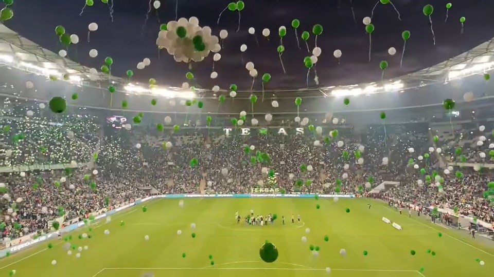 Minik Çağan için gerekli para toplandı, binlerce taraftar yeşil beyaz balon uçurdu
