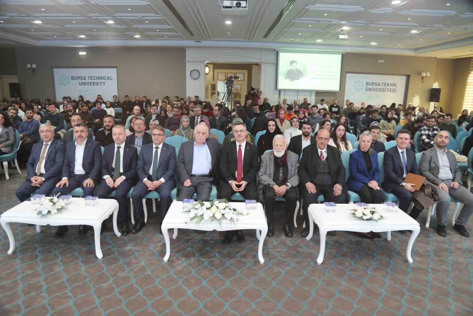 BTÜ’de yapay zekâ sempozyumu: "Gelişen yapay zekâ değil insan zekâsıdır"
