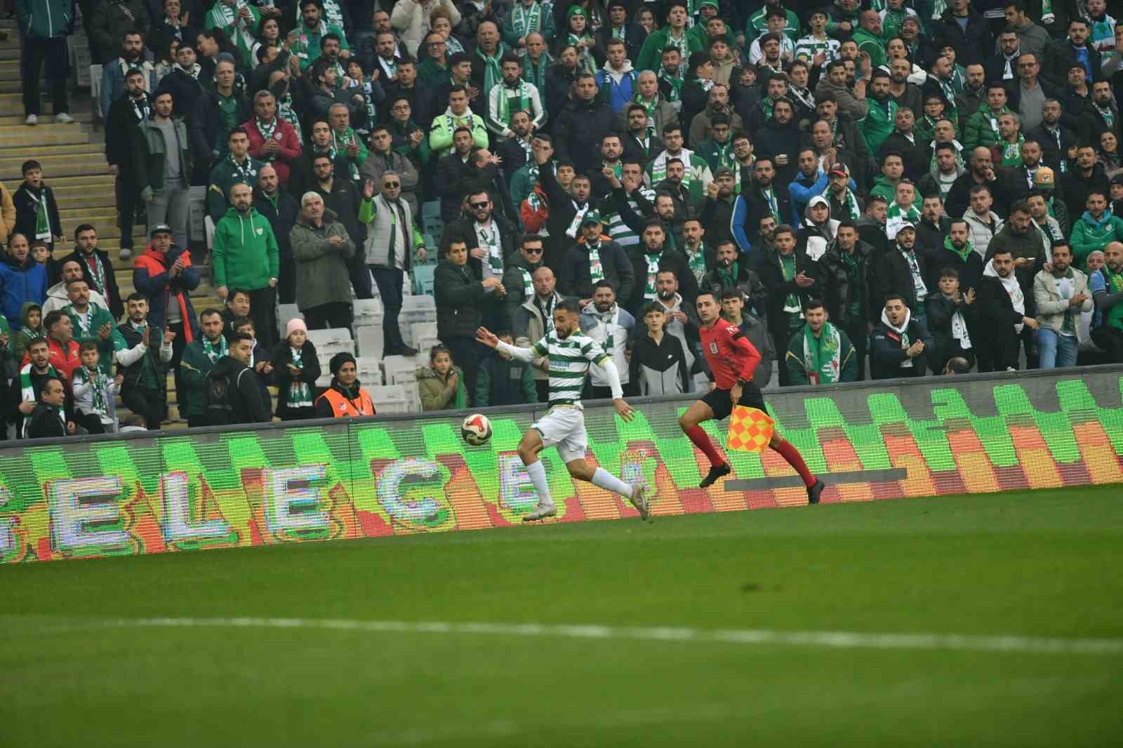 Bursaspor sahasında Aliağa FK ile golsüz berabere kaldı
