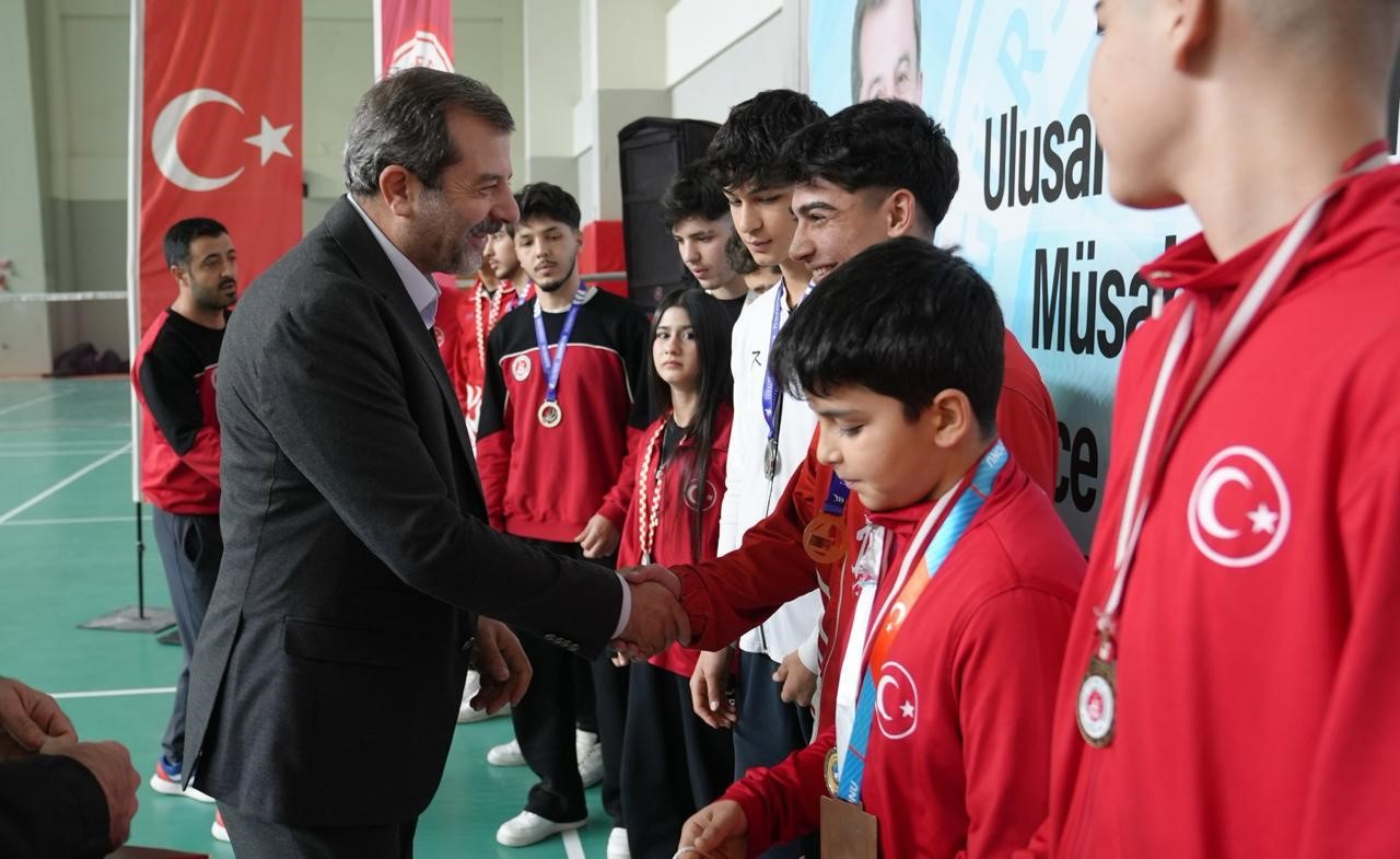 Gürsu’nun sporcularına ödül yağdı
