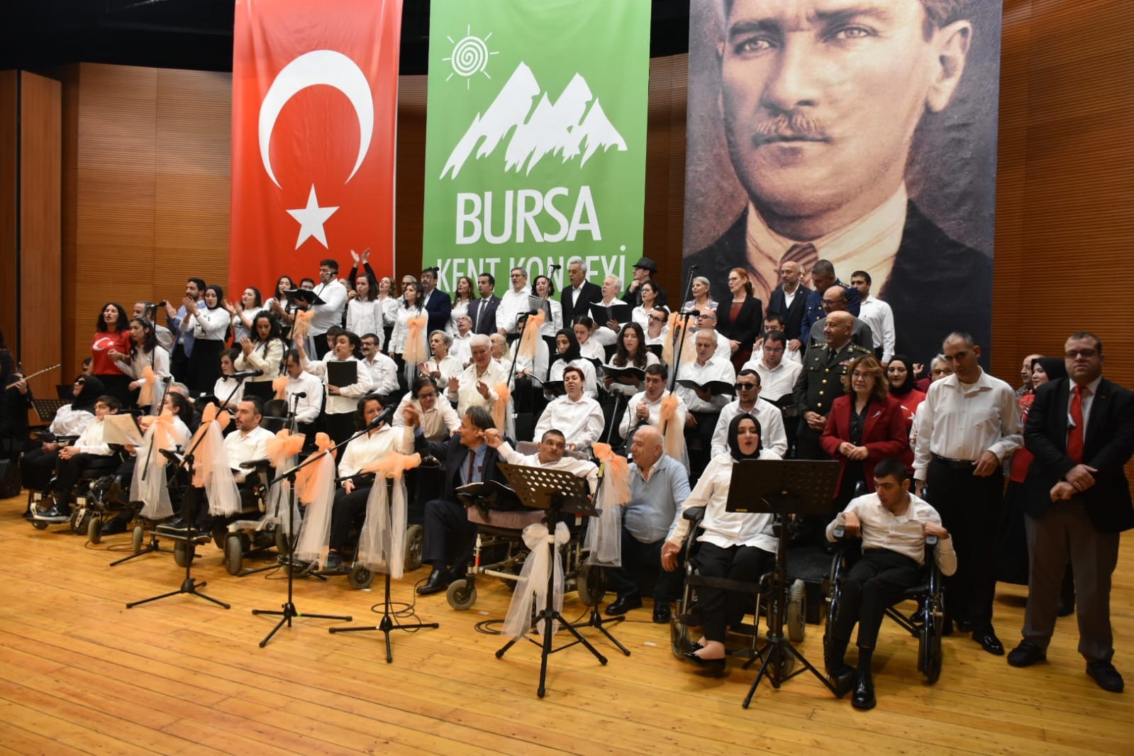 Büyükşehir’le engeller aşılıyor
