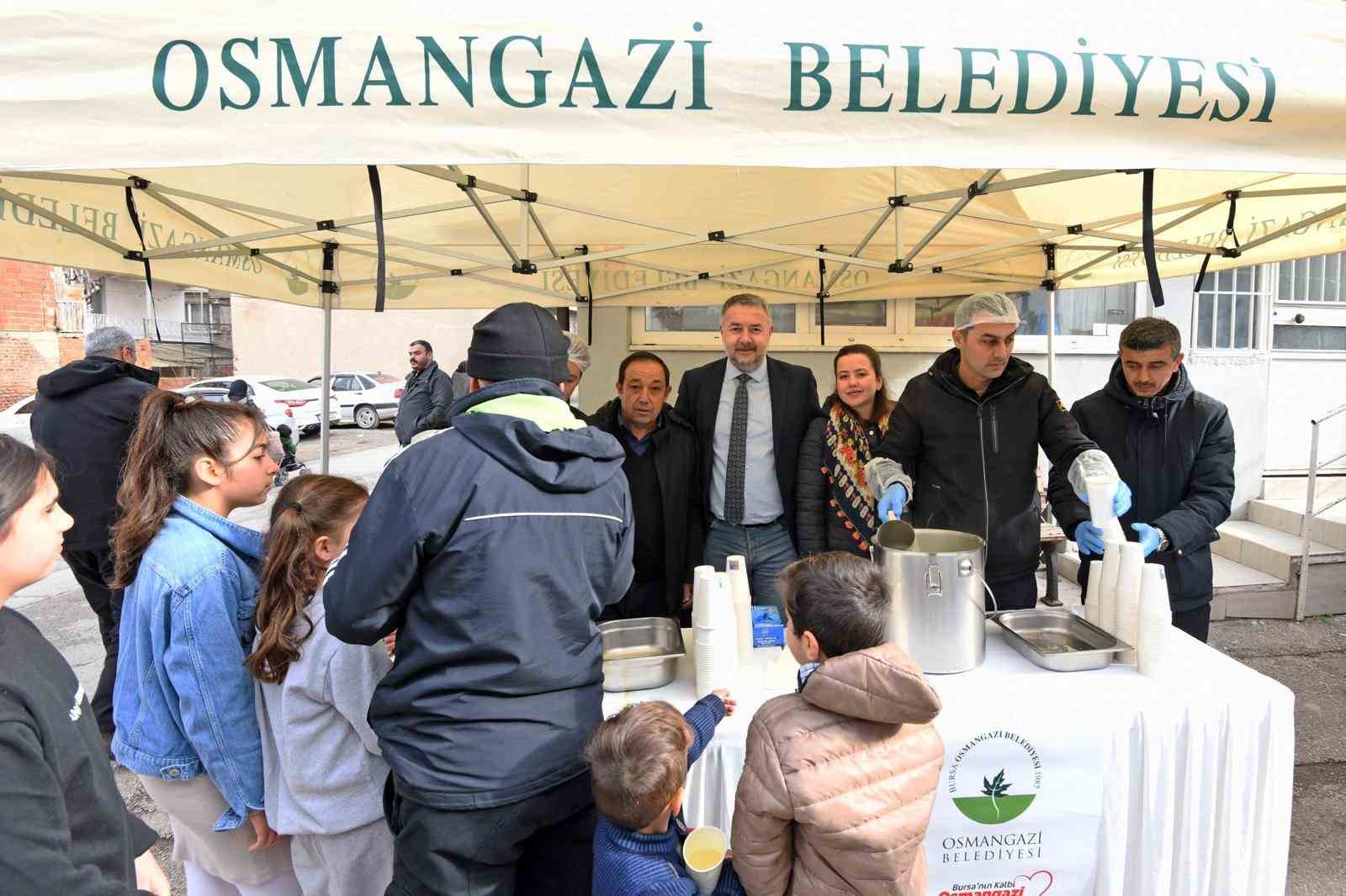 Osmangazi’de cuma bereketi vatandaşlarla paylaşıldı

