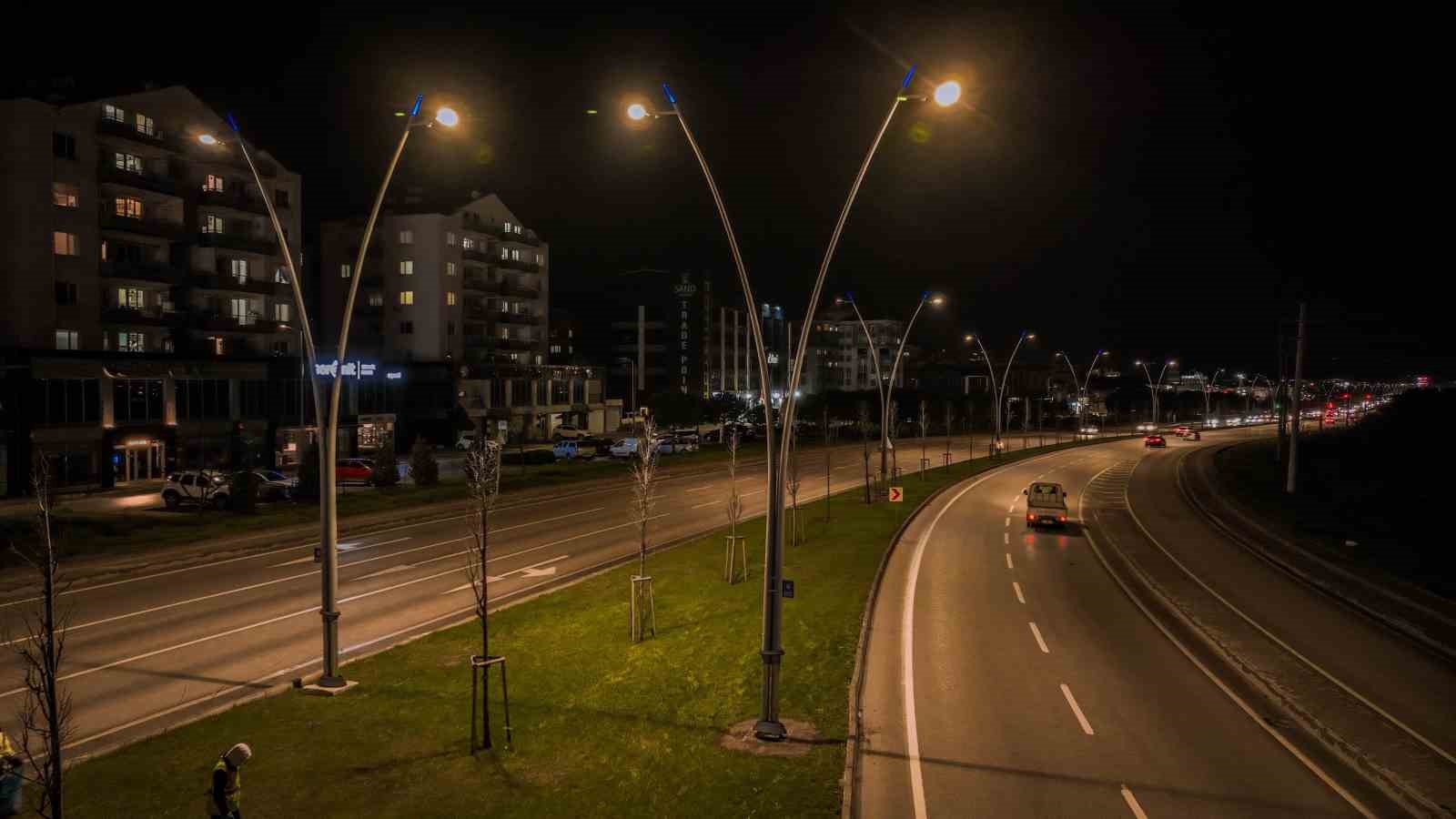 Çalı yolu büyükşehirle aydınlandı
