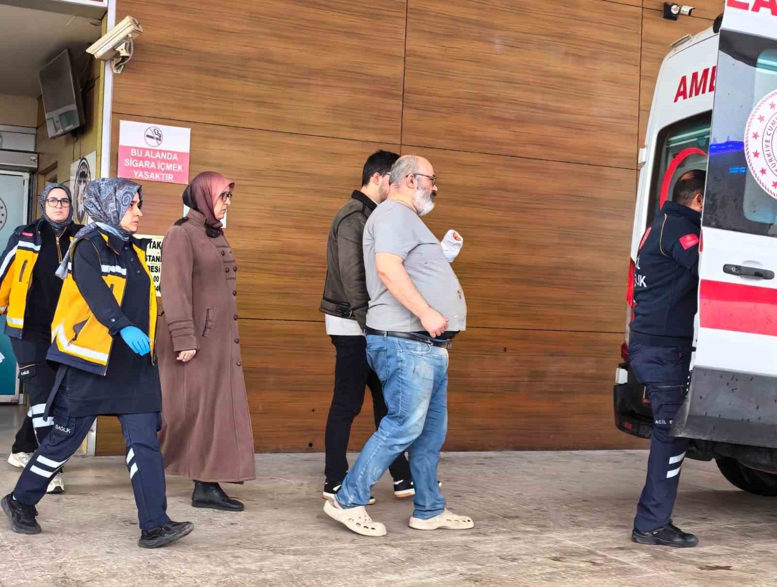 Mobilya ustası, 3 parmağını frezeye kaptırdı
