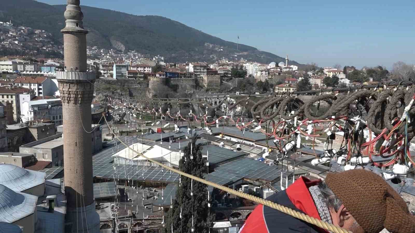 Bursa’nın mahyasında alışılagelmişin dışına çıkılıyor
