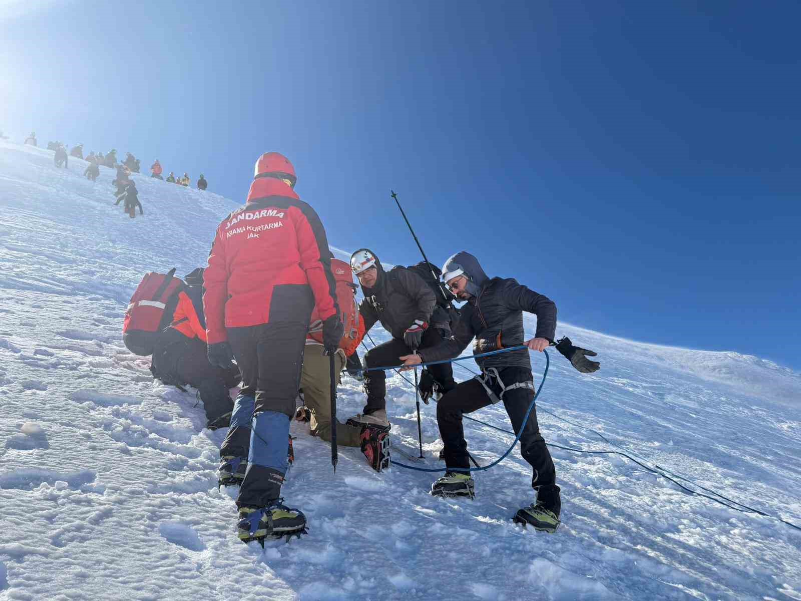 Uludağ’da mahsur kalan 2 kadın kurtarıldı
