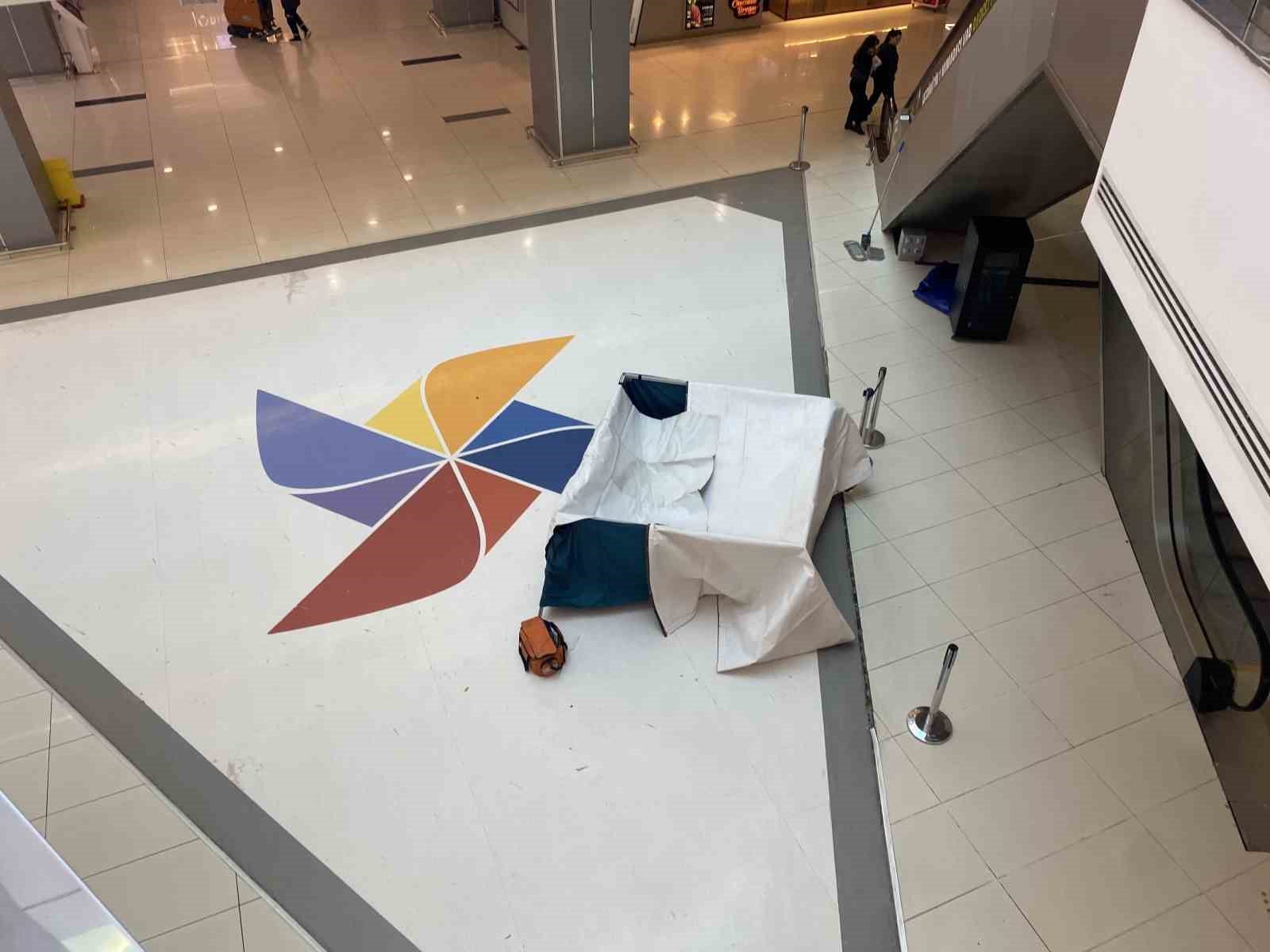 Bursa’da AVM’de esrarengiz ölüm
