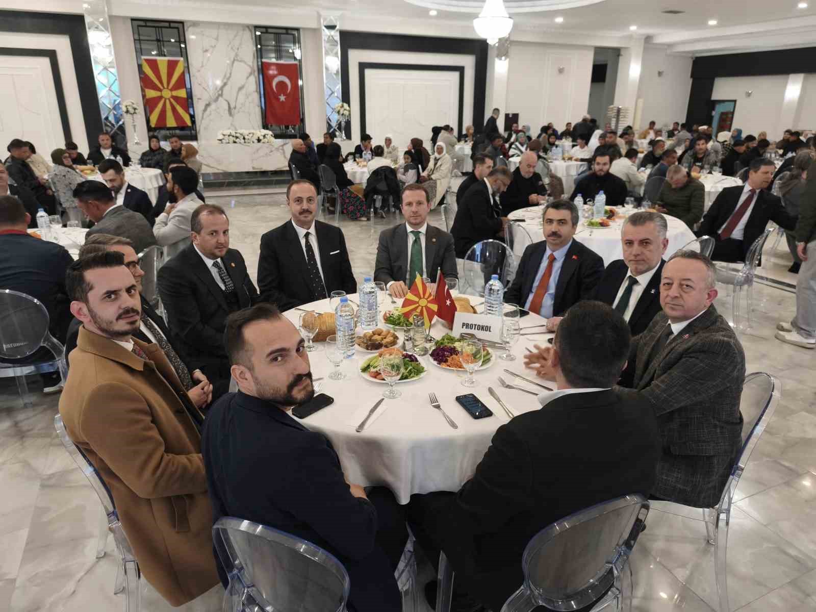 Başkan Yılmaz Evlad-I fatihan ile kardeşlik sofrasında
