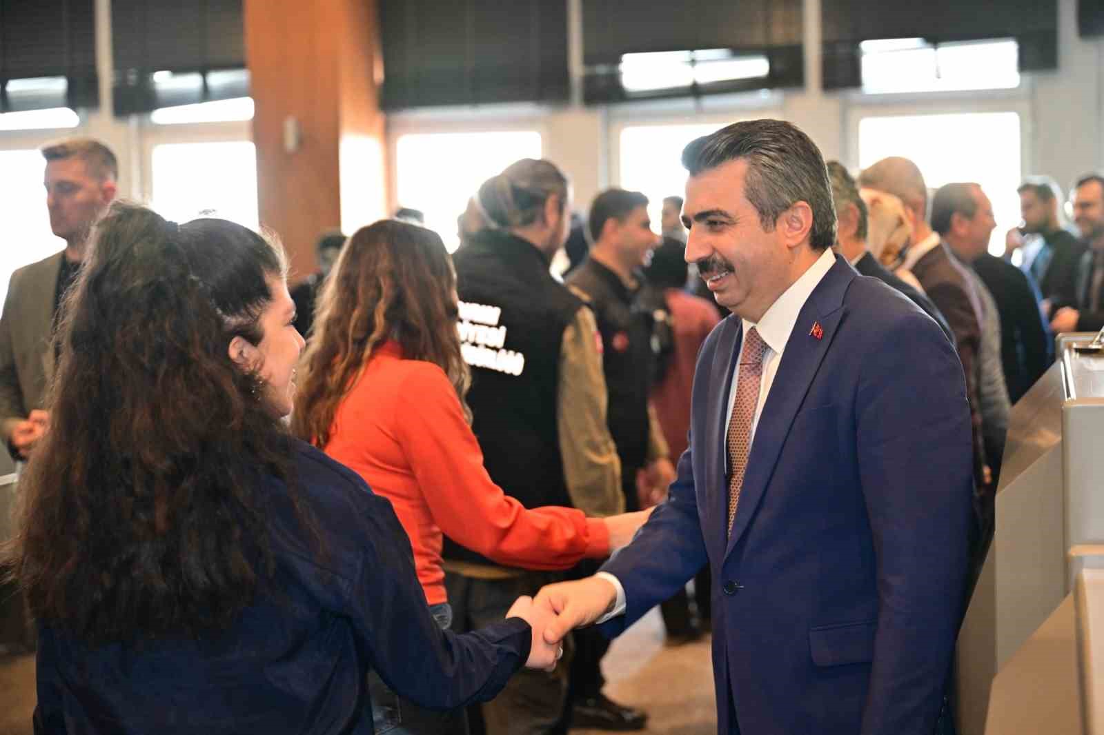 Yıldırım Belediye Başkanı Yılmaz, çalışanlarla bayramlaştı
