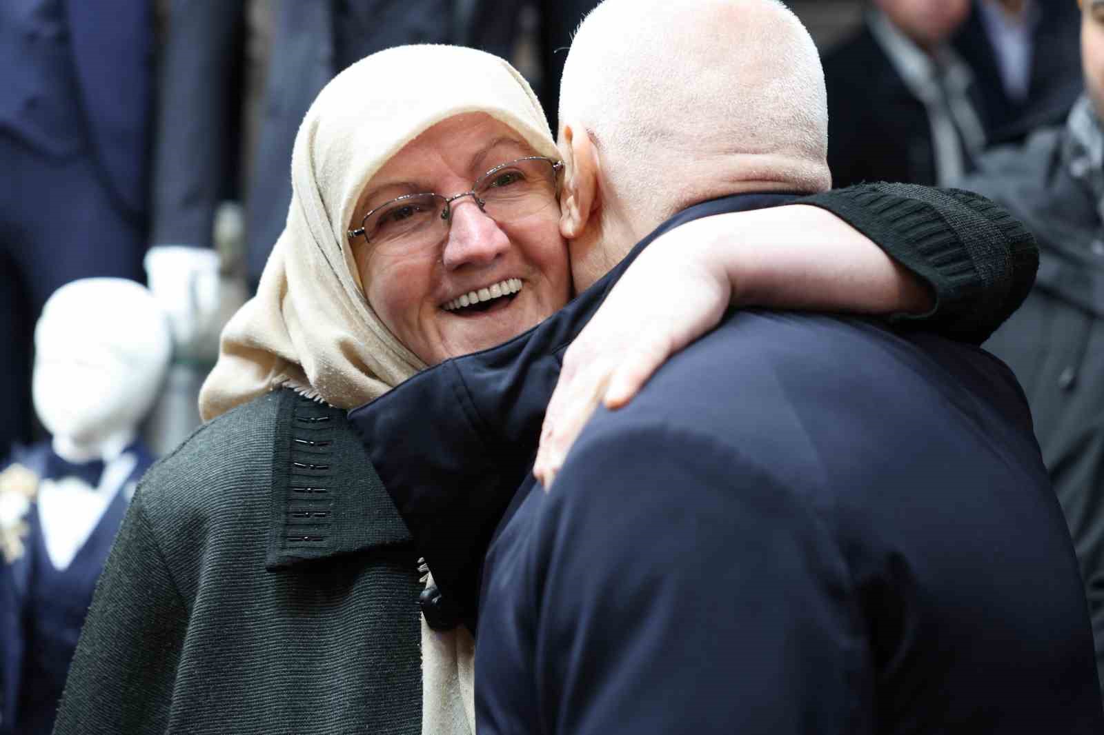 Başkan Bozbey çarşı esnafıyla bayramlaştı
