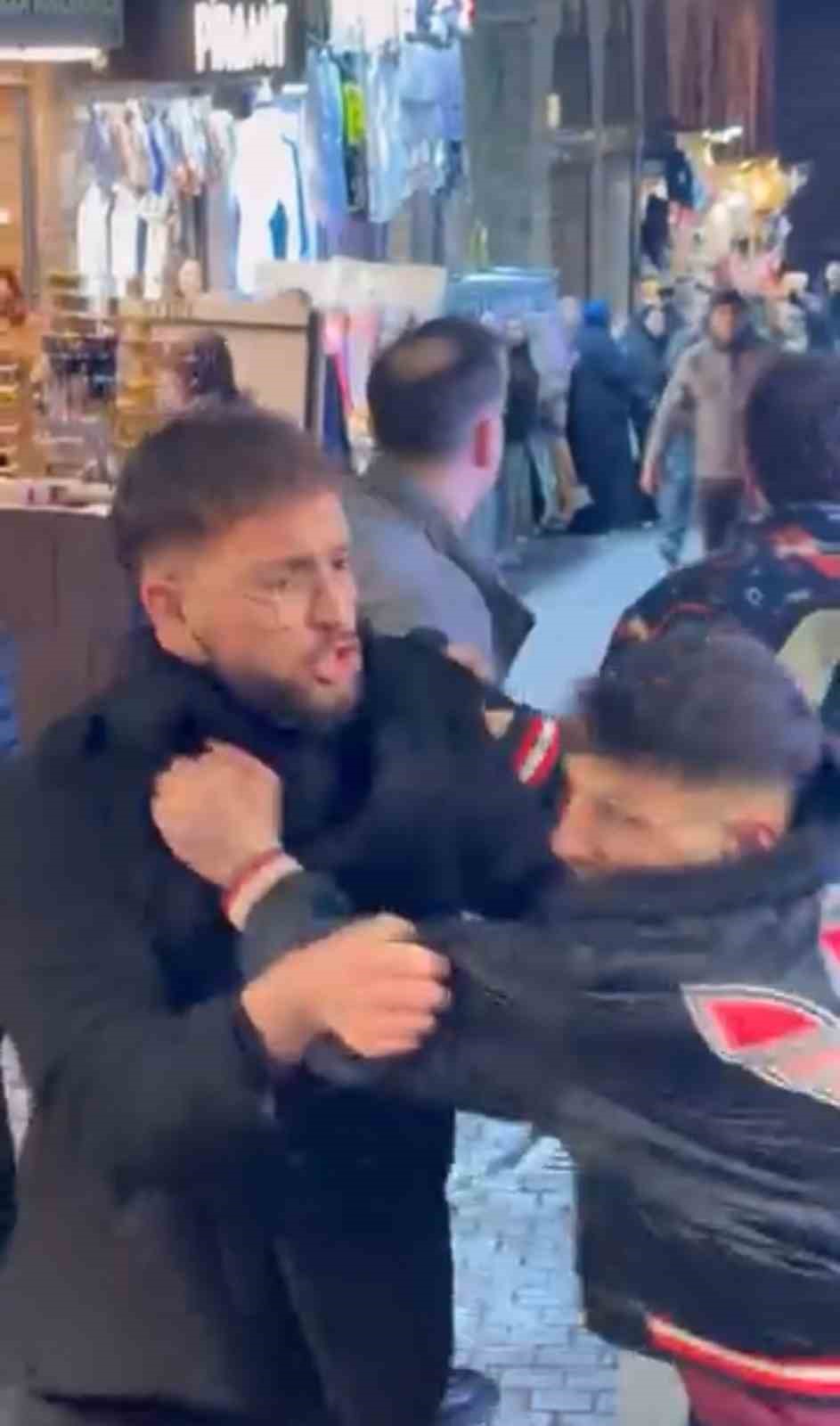 Kapalı Çarşı’da meydan muharebesi... Onlarca kişi birbirine girdi
