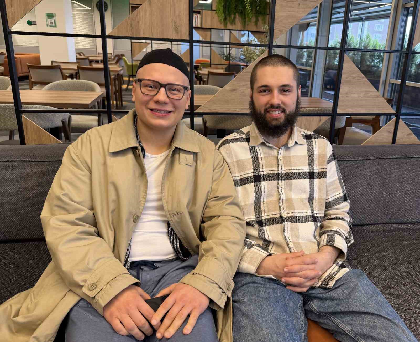 Almanya’da iki genç müslümanlığı araştırıp İslamiyeti seçtiler
