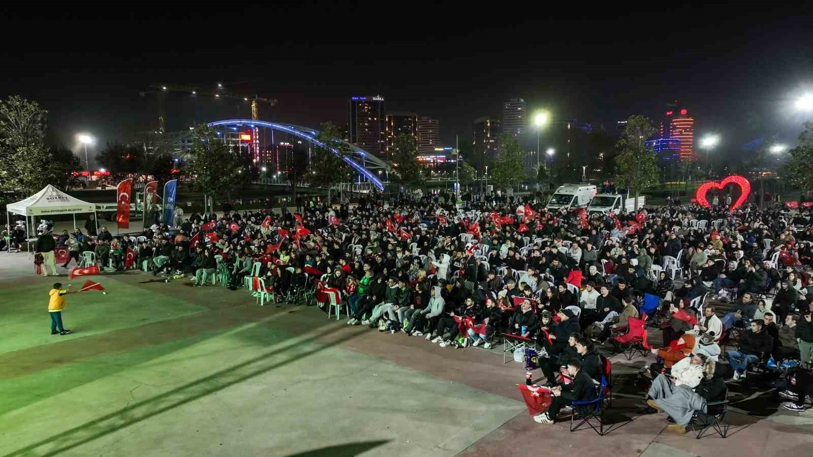 Bursa’da dev ekranda milli coşku
