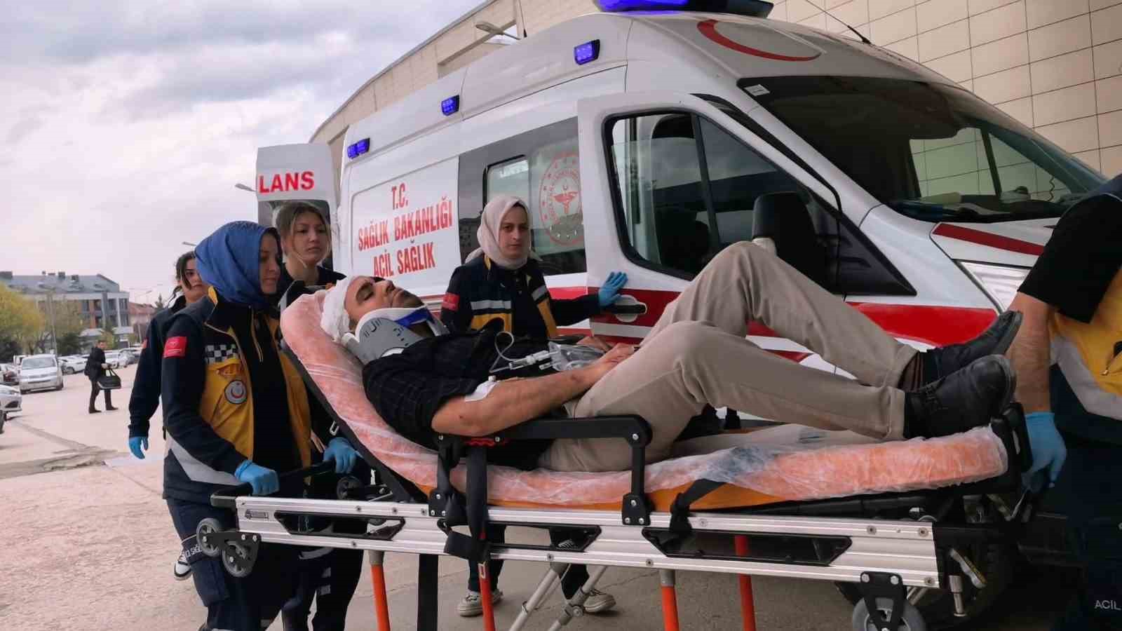 İş yerine sopalarla girip ortalığı savaş alanına çevirdiler: 4 yaralı
