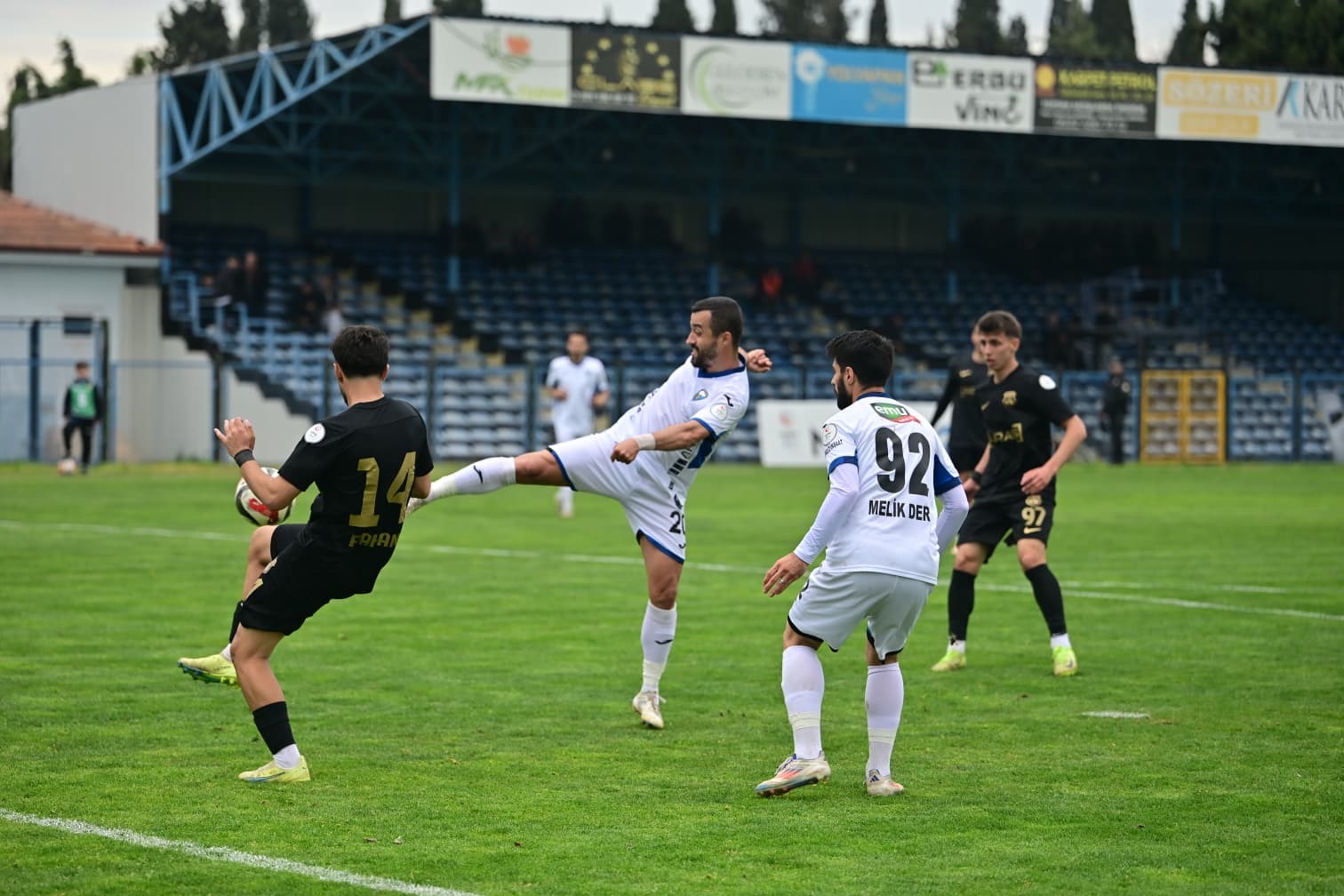 TFF 2. Lig: Karacabey Belediyespor: 4 - Kastamonuspor: 0
