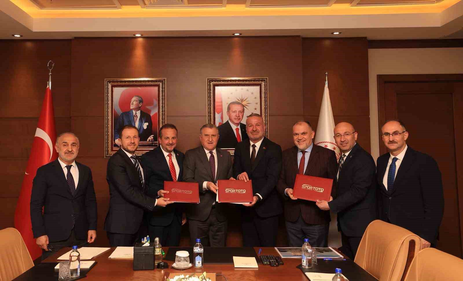 Karacabey’e 100 milyonluk spor yatırımı
