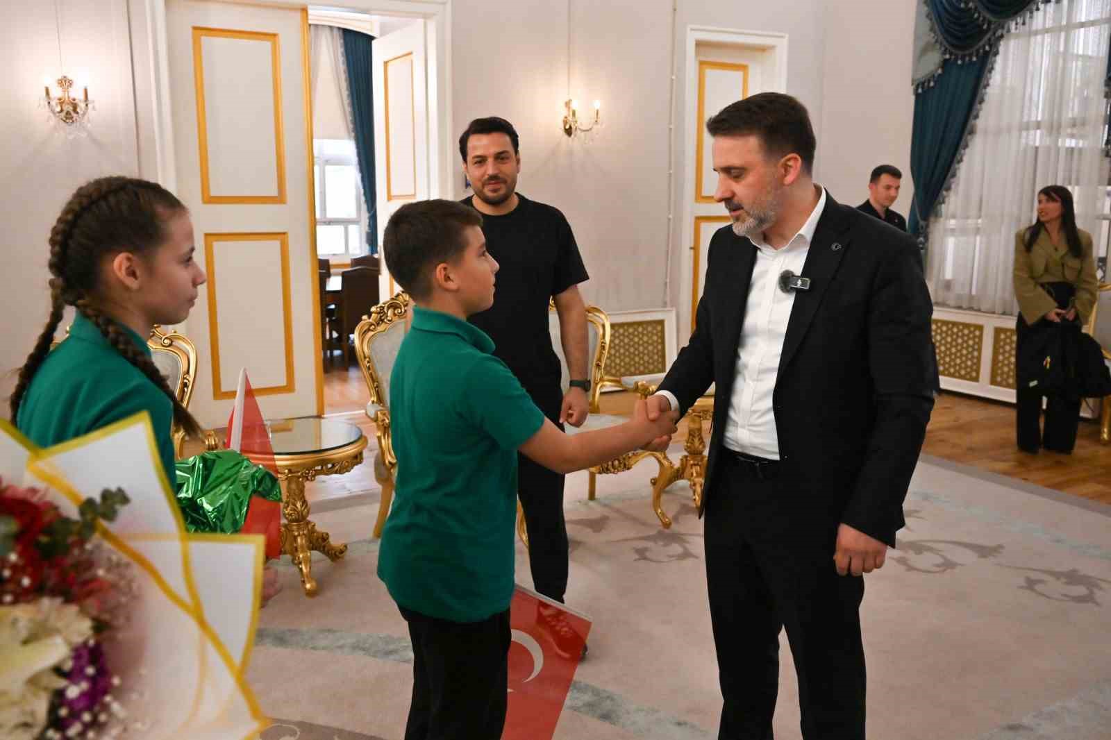 23 Nisan’da Başkanlık koltuğu çocukların oldu
