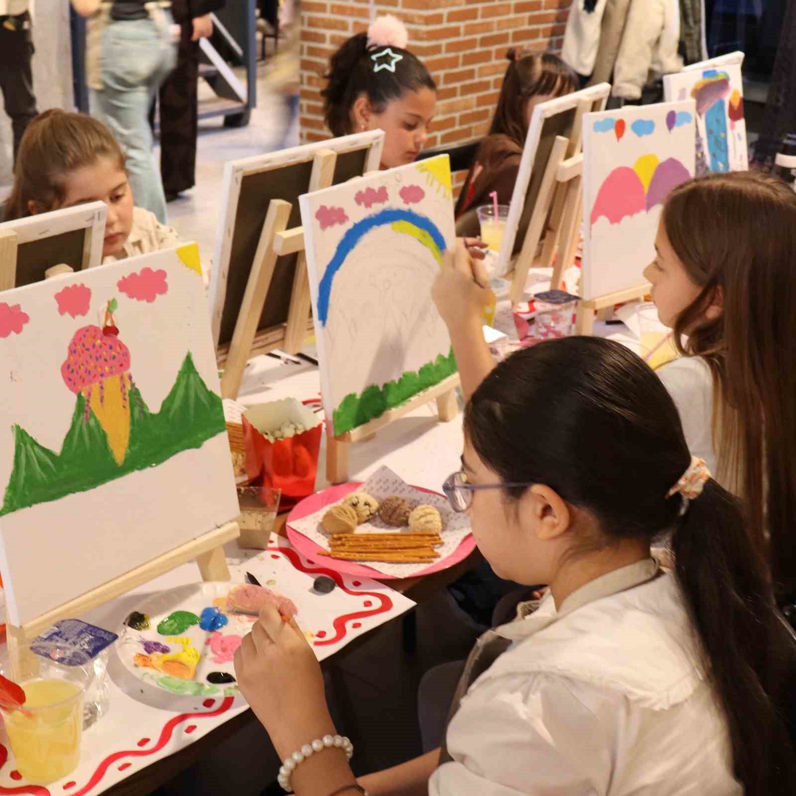 Coşkunöz Holding’de geleneksel resim şenliği coşkusu
