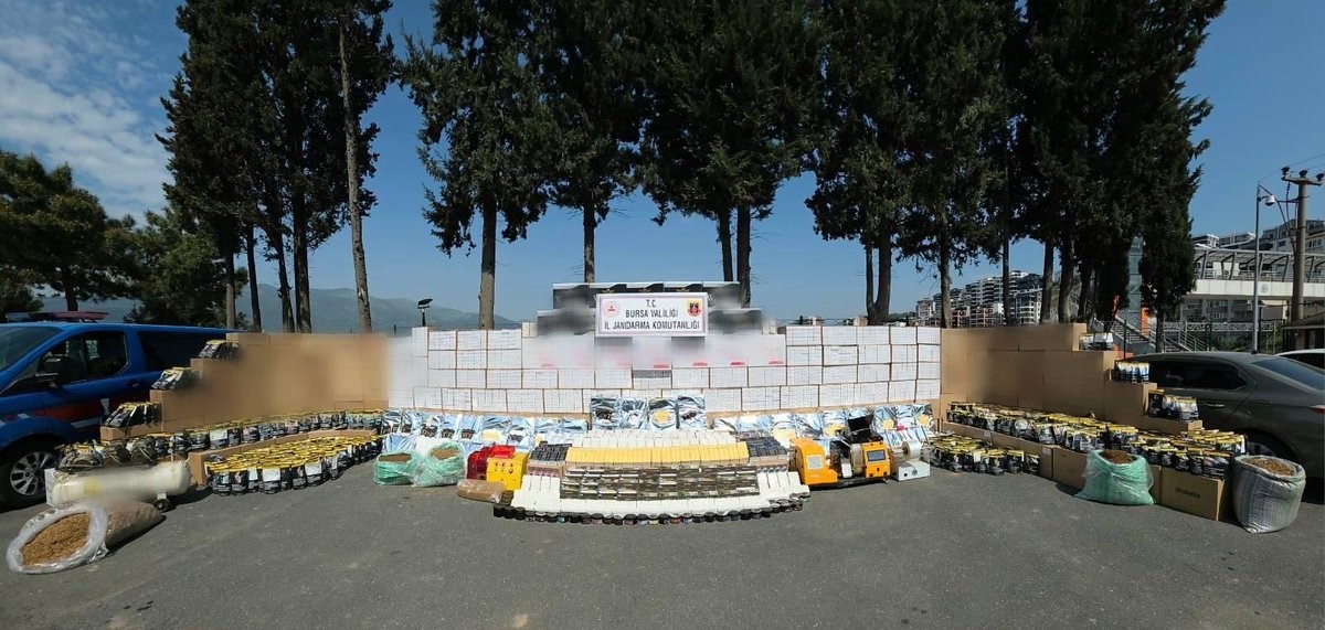 Bursa’da kaçak tütün operasyonu: Milyonlarca makaron ele geçirildi
